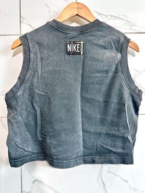 Nike Cropped Sleeveless Top